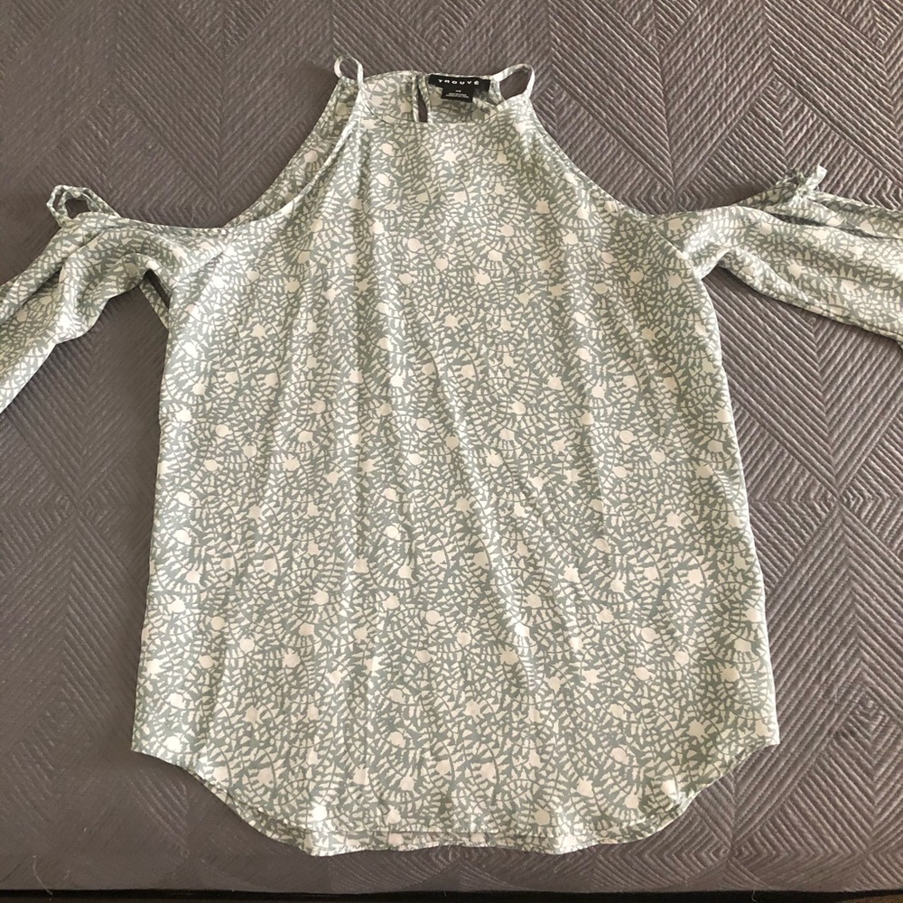 Trouve XS Cold Shoulder Top